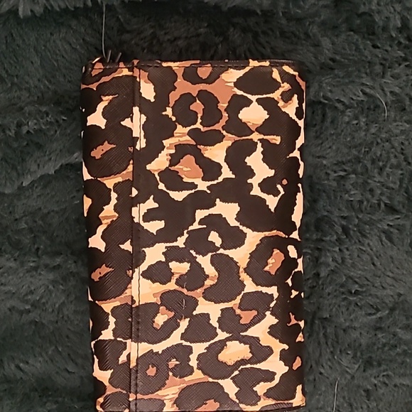 Victoria's Secret New Leopard Print Ladies Wallet Purse NWOT Faux Leather - Picture 2 of 8